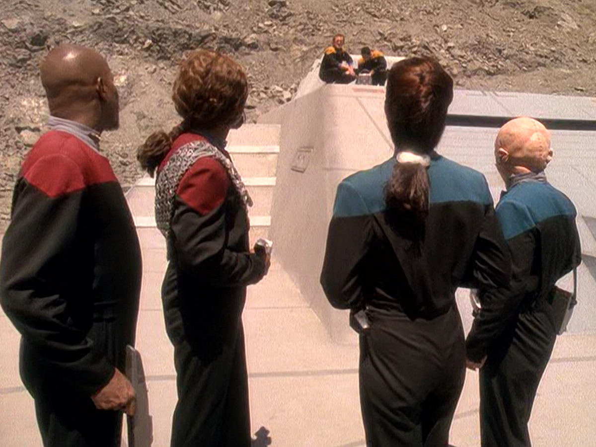 extant_StarTrek_DS9_5x02-TheShip_00436.jpg