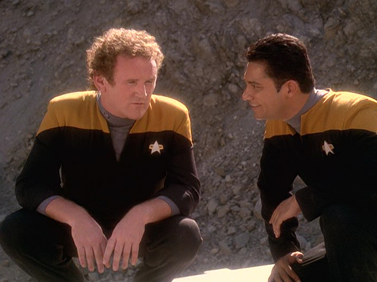 extant_StarTrek_DS9_5x02-TheShip_00465.jpg
