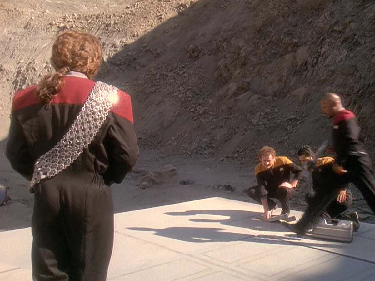 extant_StarTrek_DS9_5x02-TheShip_00471.jpg