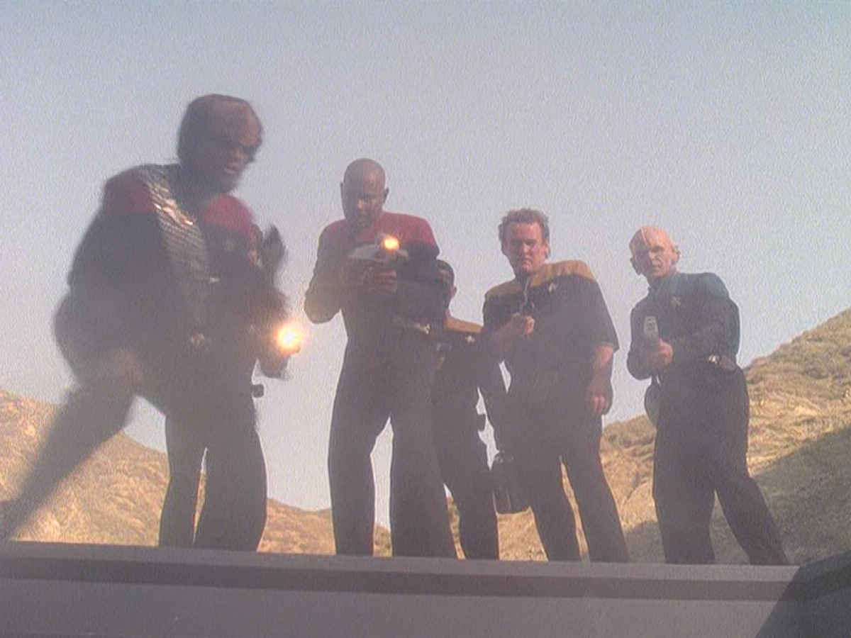 extant_StarTrek_DS9_5x02-TheShip_00481.jpg