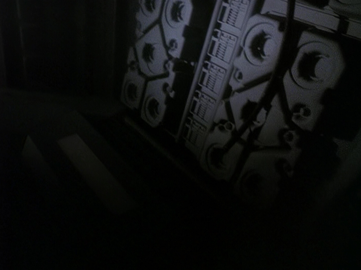 extant_StarTrek_DS9_5x02-TheShip_00489.jpg