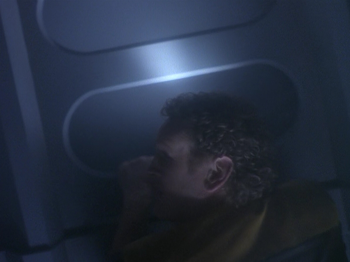 extant_StarTrek_DS9_5x02-TheShip_00591.jpg