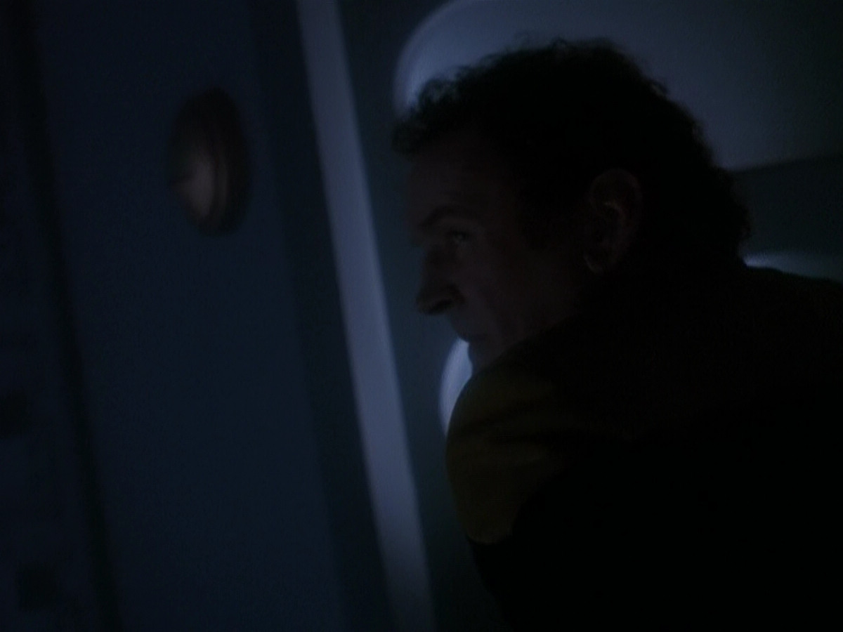 extant_StarTrek_DS9_5x02-TheShip_00604.jpg