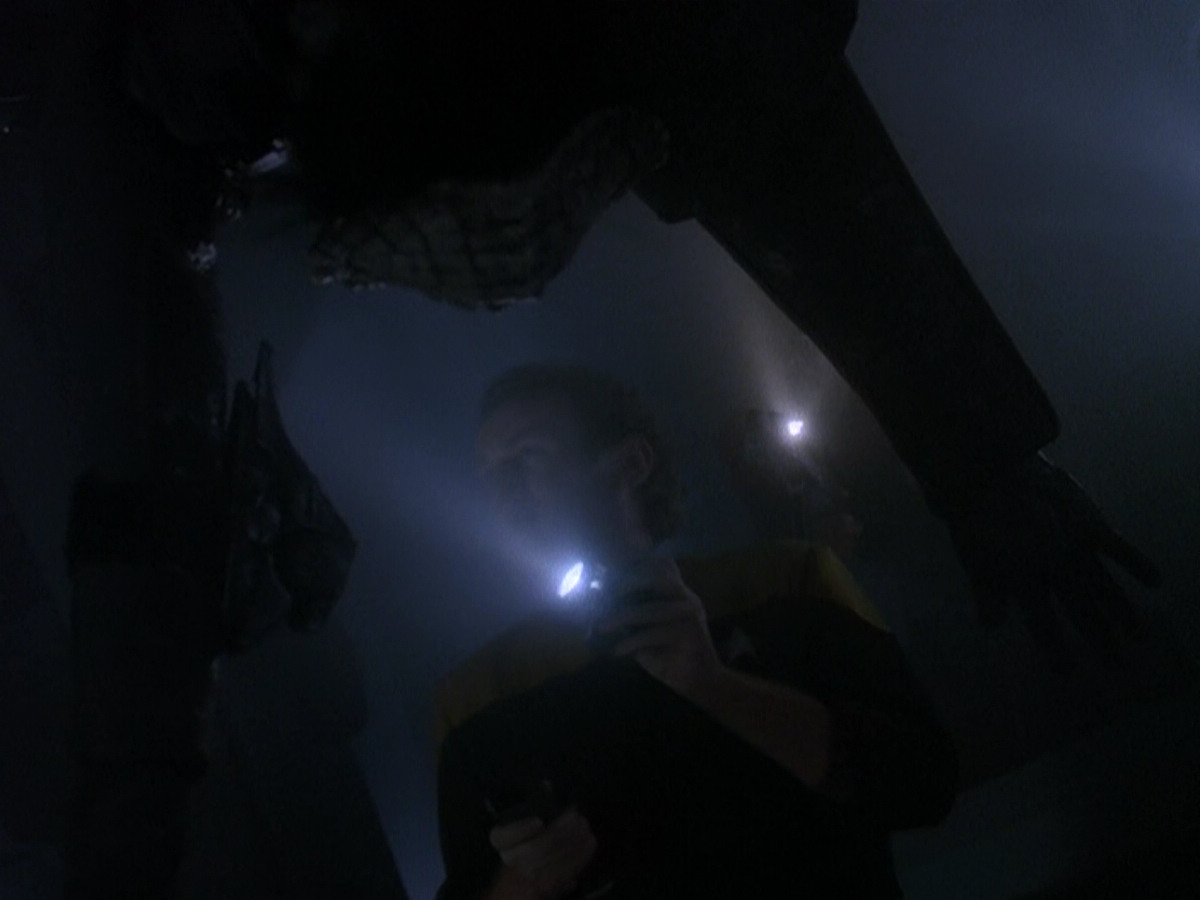 extant_StarTrek_DS9_5x02-TheShip_00642.jpg