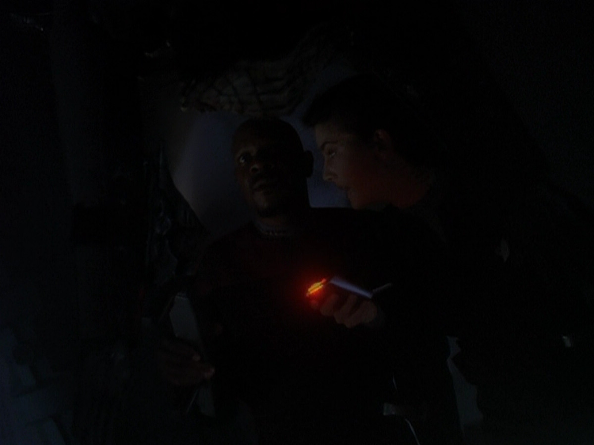 extant_StarTrek_DS9_5x02-TheShip_00675.jpg