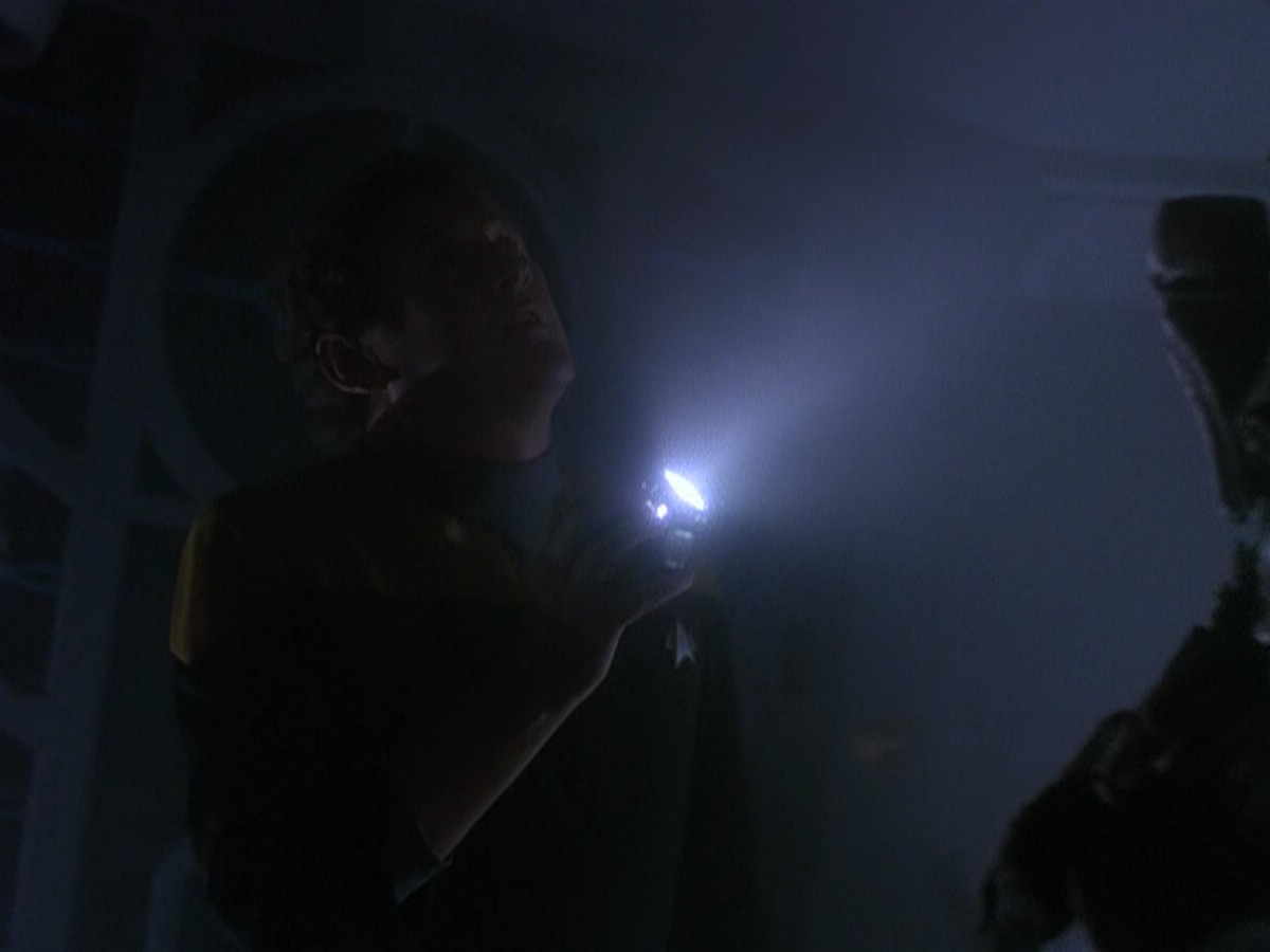 extant_StarTrek_DS9_5x02-TheShip_00679.jpg