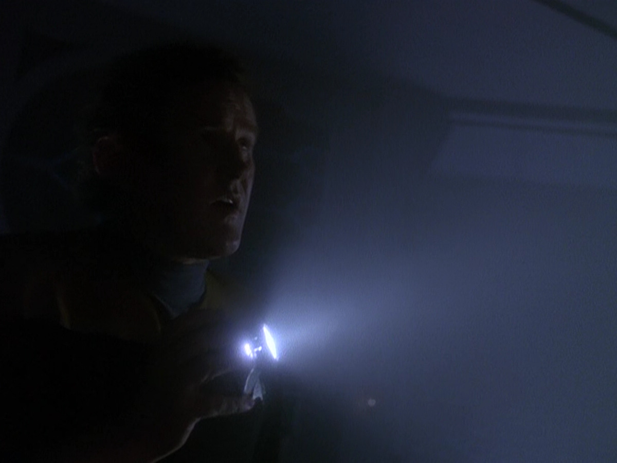 extant_StarTrek_DS9_5x02-TheShip_00682.jpg
