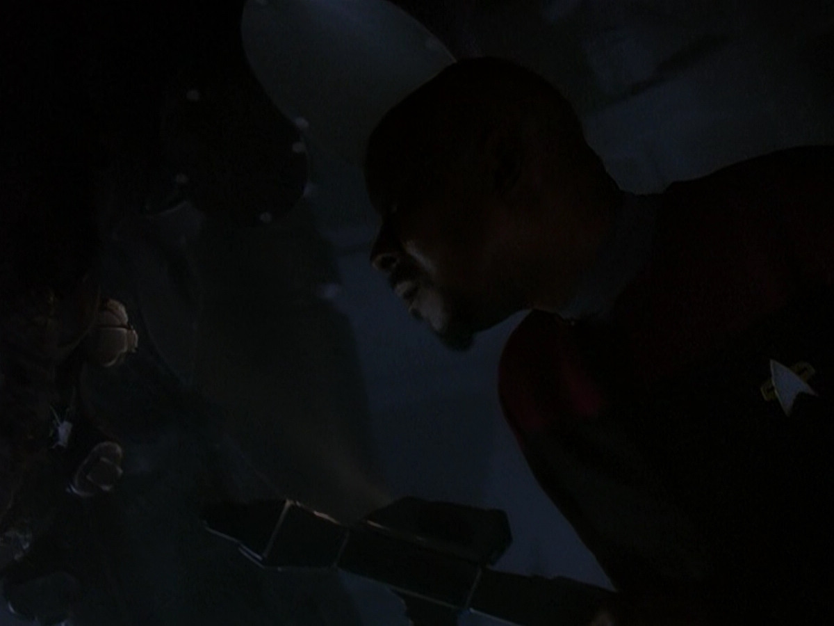 extant_StarTrek_DS9_5x02-TheShip_00689.jpg