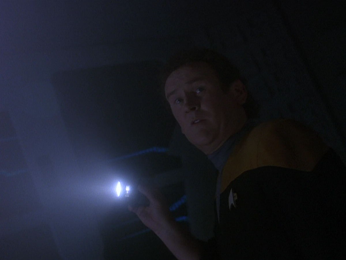 extant_StarTrek_DS9_5x02-TheShip_00697.jpg