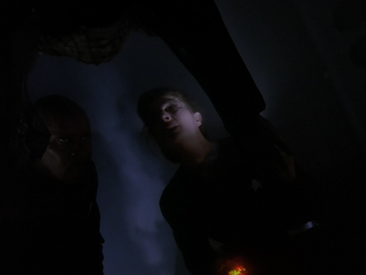 extant_StarTrek_DS9_5x02-TheShip_00703.jpg