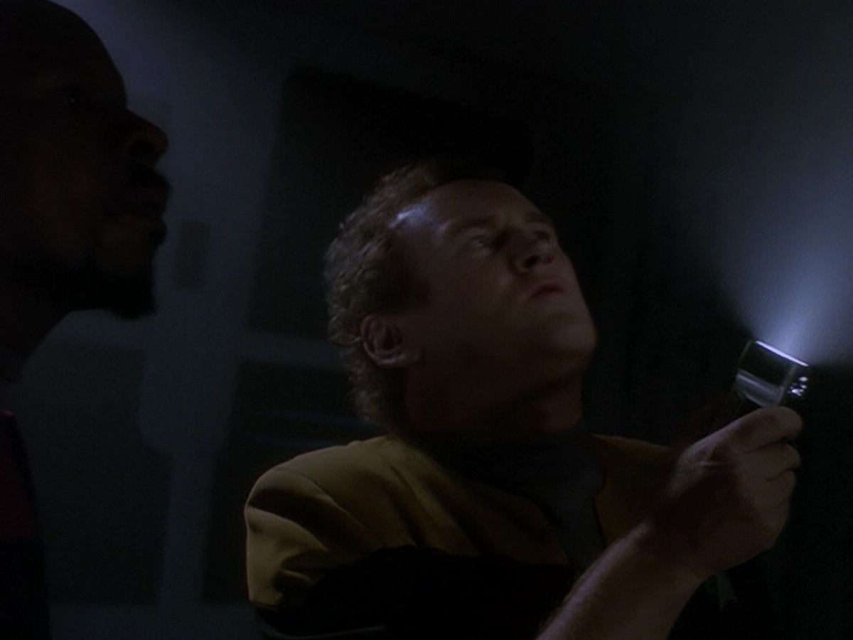 extant_StarTrek_DS9_5x02-TheShip_00709.jpg