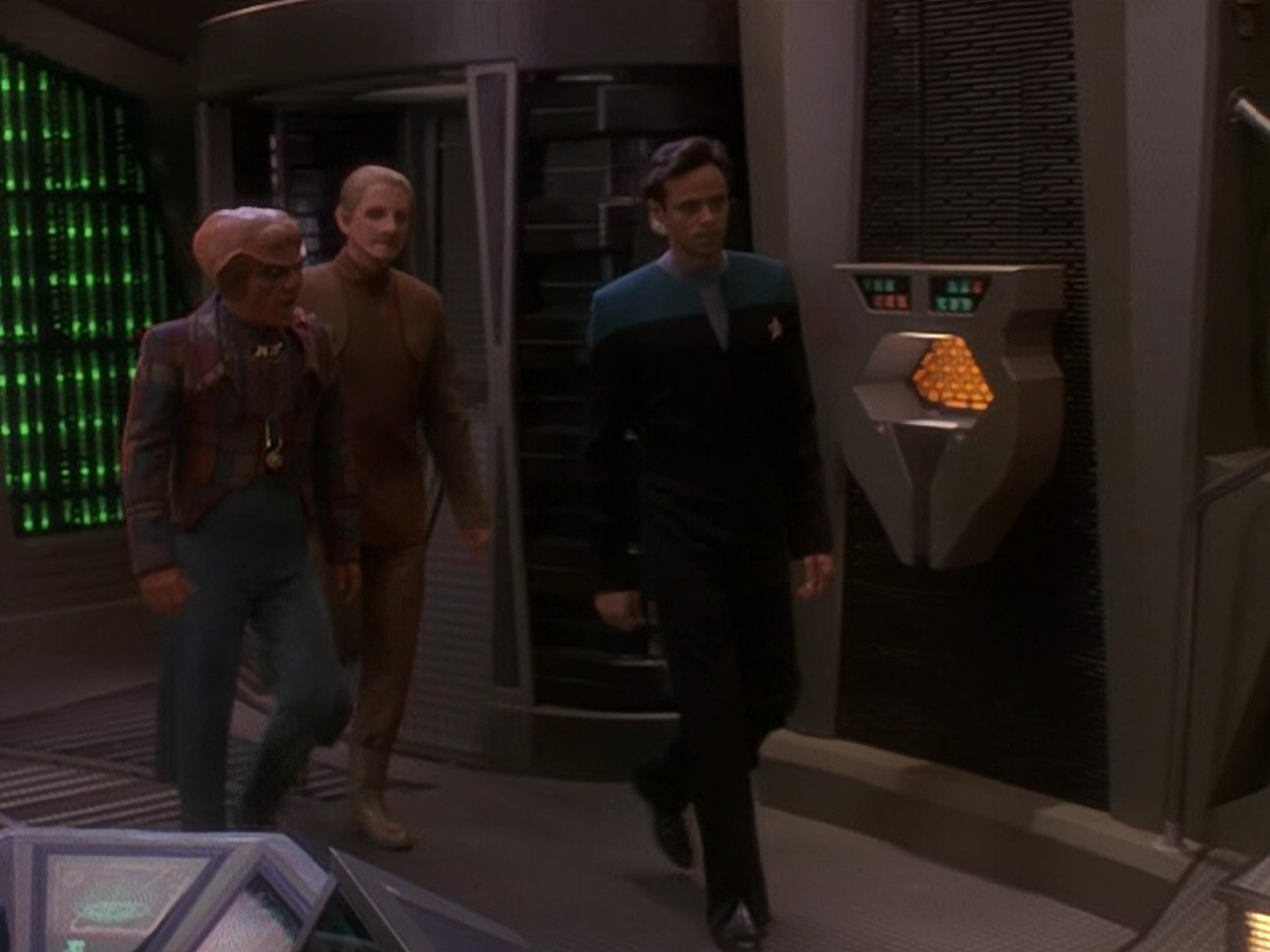 extant_StarTrek_DS9_5x02-TheShip_00782.jpg