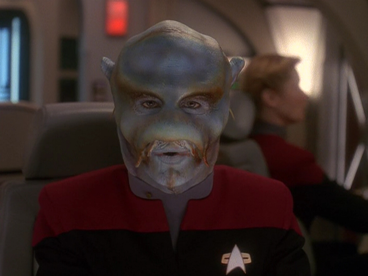 extant_StarTrek_DS9_5x02-TheShip_00933.jpg