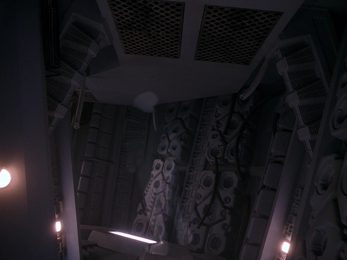 extant_StarTrek_DS9_5x02-TheShip_01460.jpg