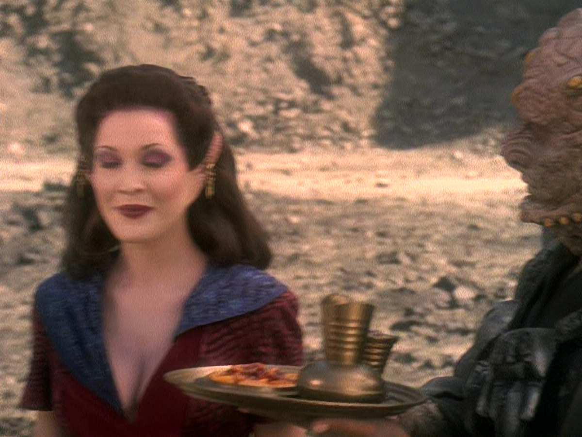 extant_StarTrek_DS9_5x02-TheShip_01472.jpg