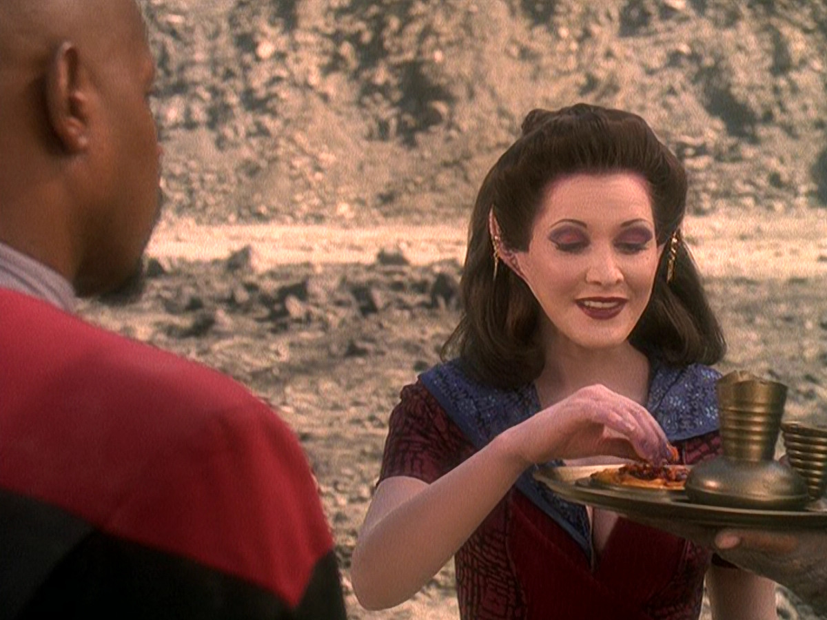 extant_StarTrek_DS9_5x02-TheShip_01476.jpg
