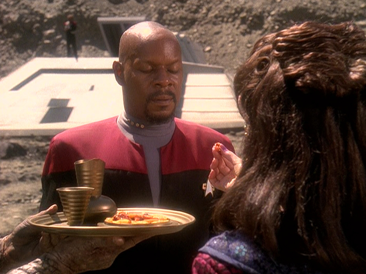extant_StarTrek_DS9_5x02-TheShip_01478.jpg