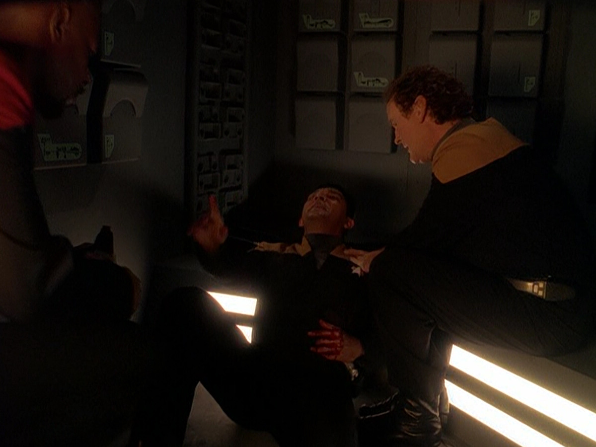 extant_StarTrek_DS9_5x02-TheShip_02520.jpg