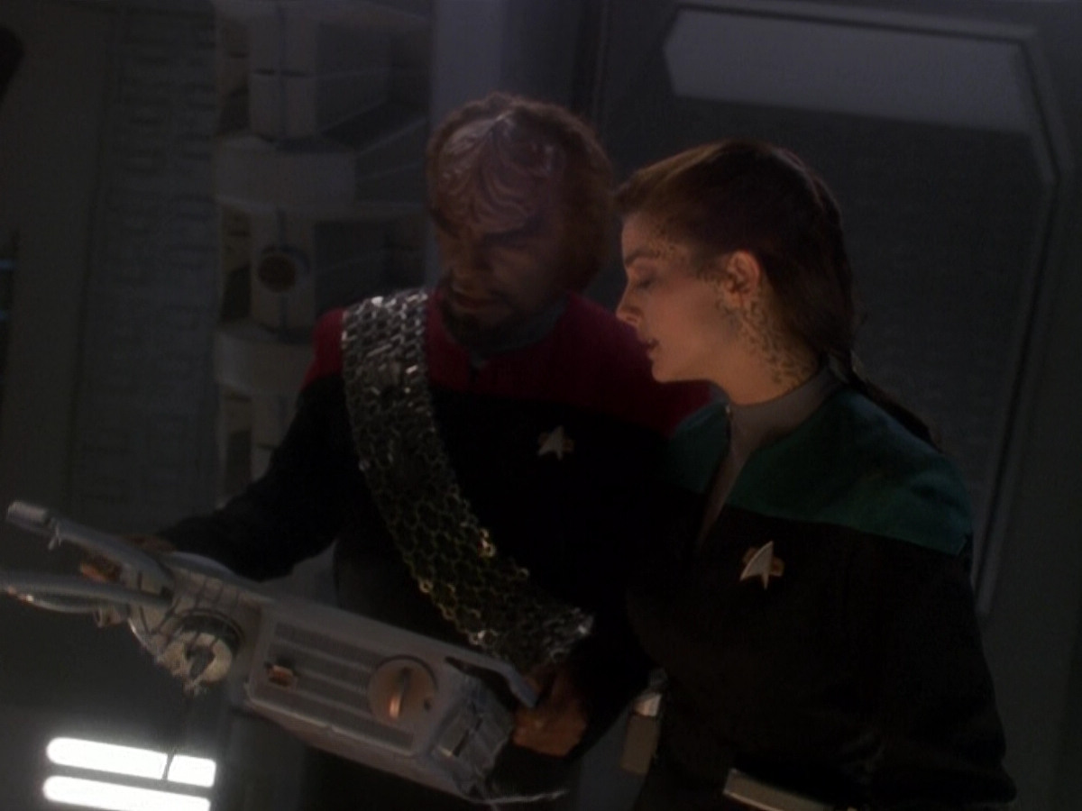 extant_StarTrek_DS9_5x02-TheShip_02535.jpg