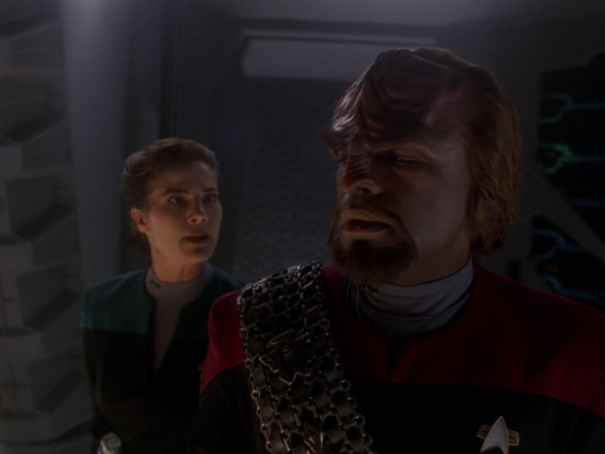 extant_StarTrek_DS9_5x02-TheShip_02571.jpg