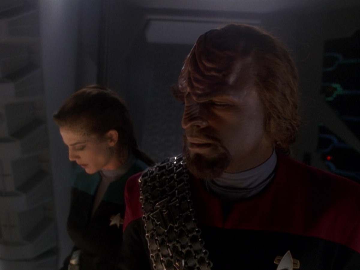 extant_StarTrek_DS9_5x02-TheShip_02572.jpg