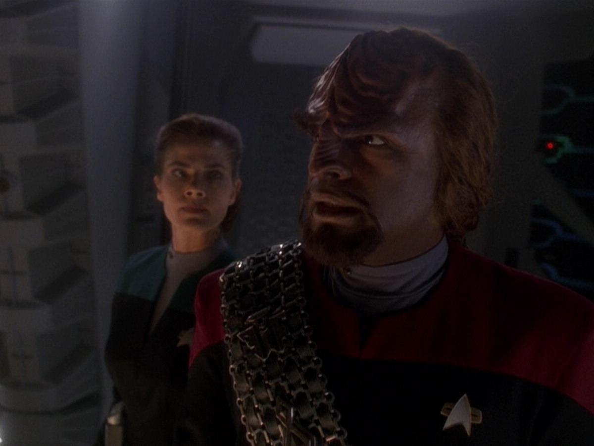 extant_StarTrek_DS9_5x02-TheShip_02576.jpg
