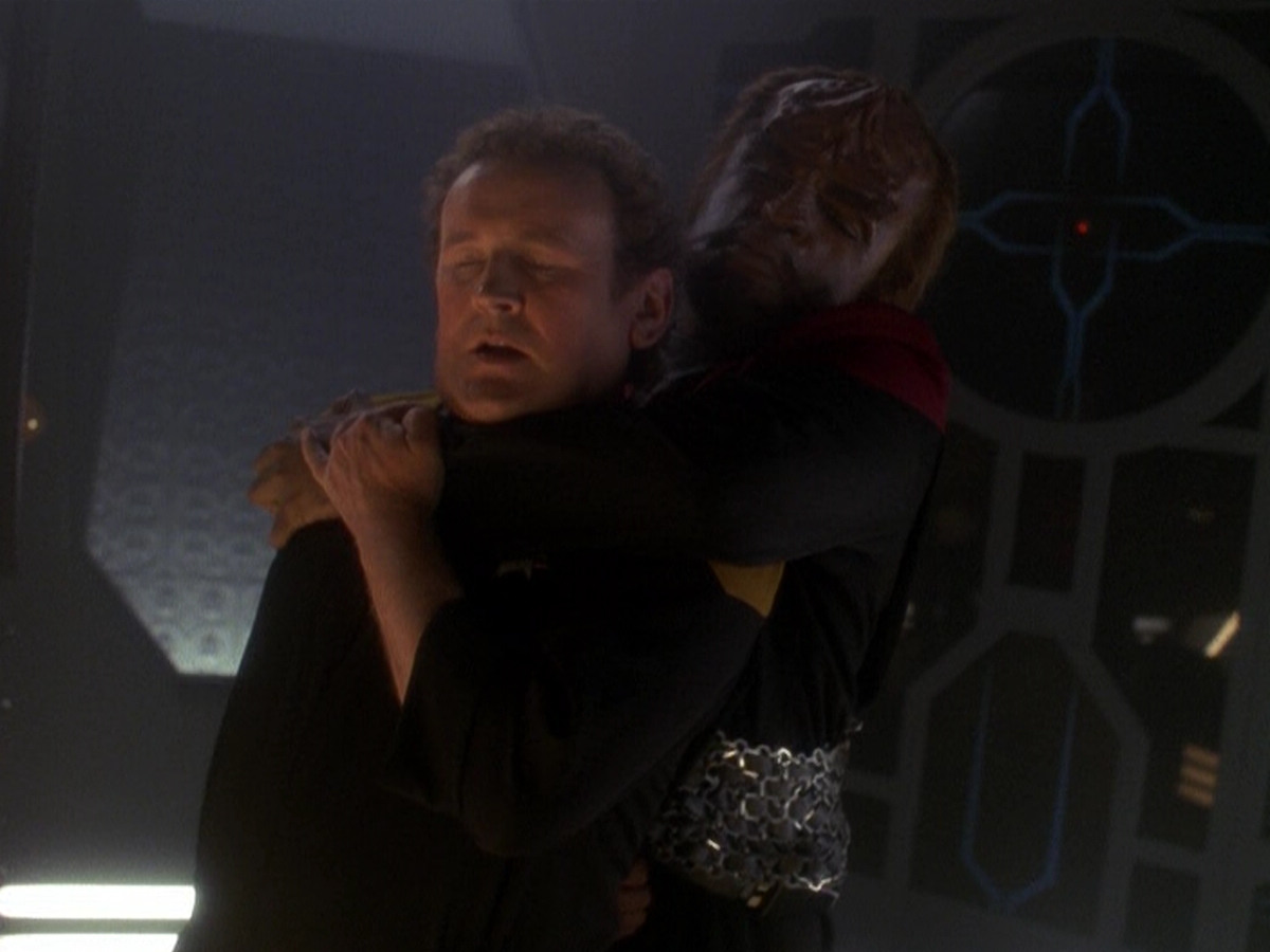 extant_StarTrek_DS9_5x02-TheShip_02670.jpg