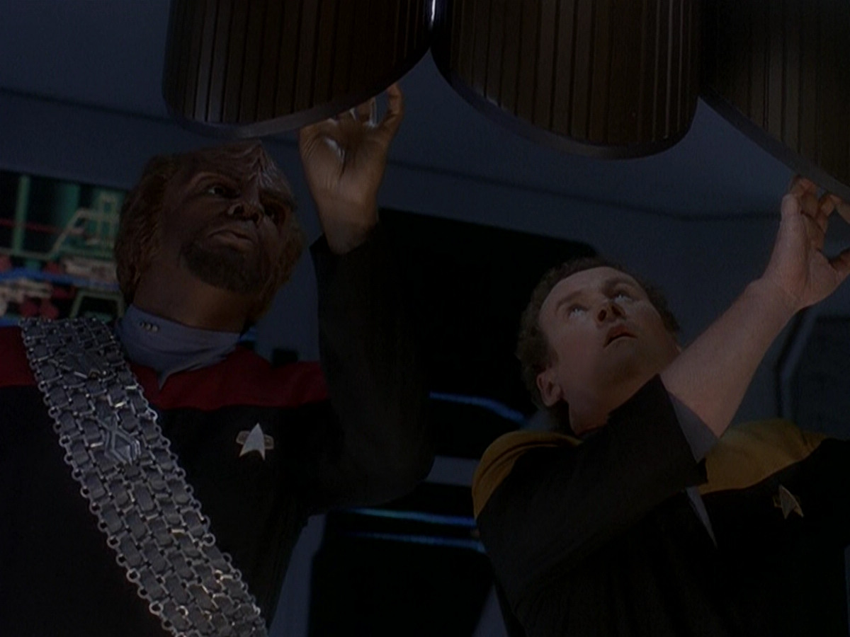 extant_StarTrek_DS9_5x02-TheShip_02838.jpg