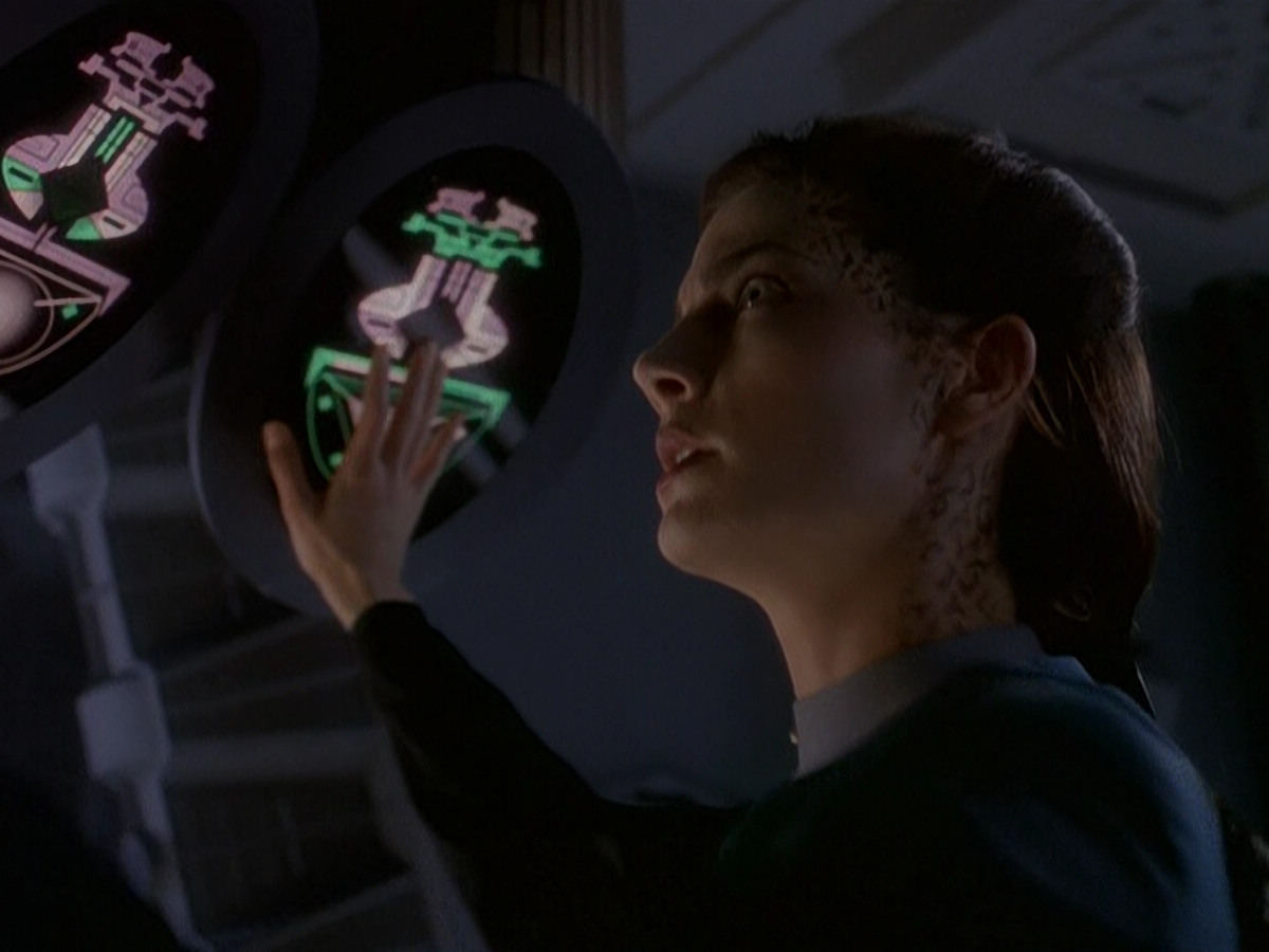 extant_StarTrek_DS9_5x02-TheShip_02840.jpg