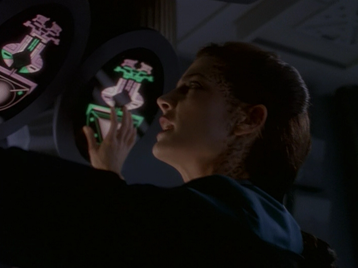 extant_StarTrek_DS9_5x02-TheShip_02845.jpg