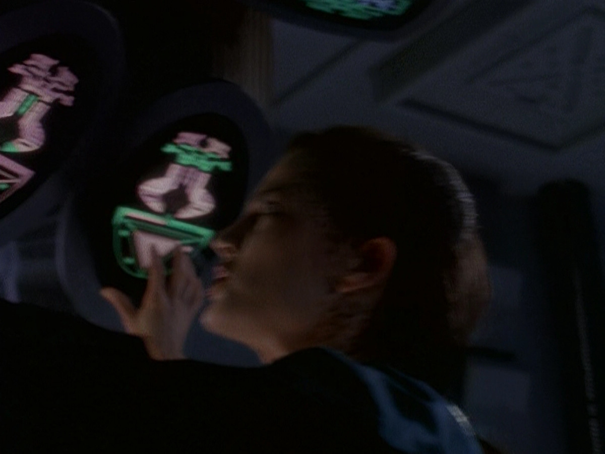 extant_StarTrek_DS9_5x02-TheShip_02865.jpg