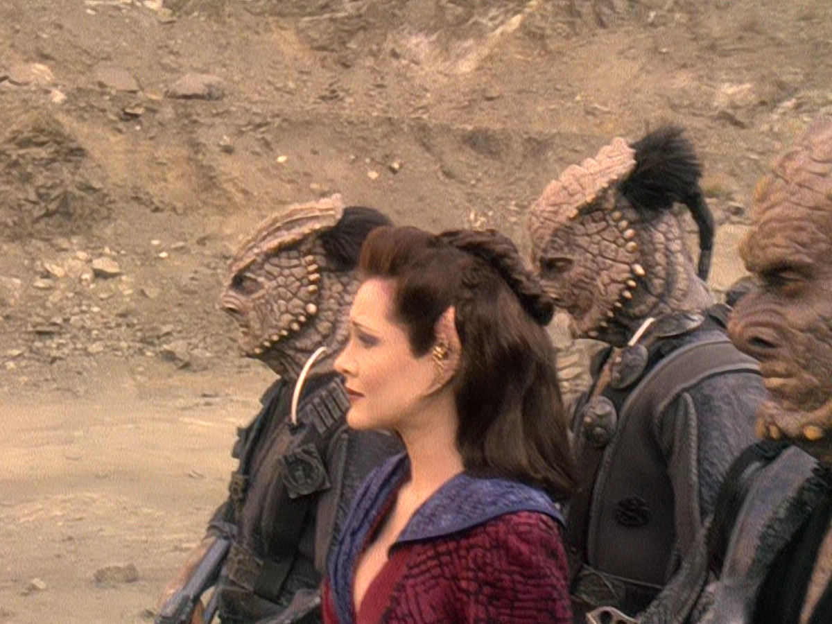 extant_StarTrek_DS9_5x02-TheShip_03116.jpg