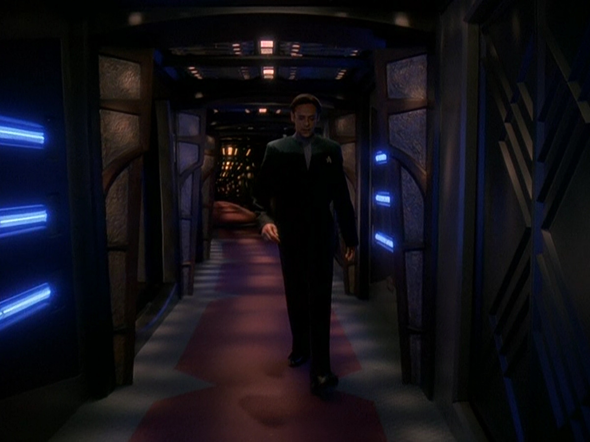 extant_StarTrek_DS9_5x03-LookingForparMachInAllTheWrongPlaces_00008.jpg