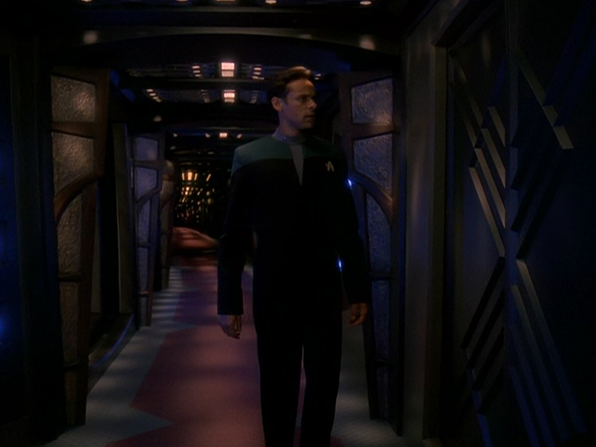 extant_StarTrek_DS9_5x03-LookingForparMachInAllTheWrongPlaces_00011.jpg