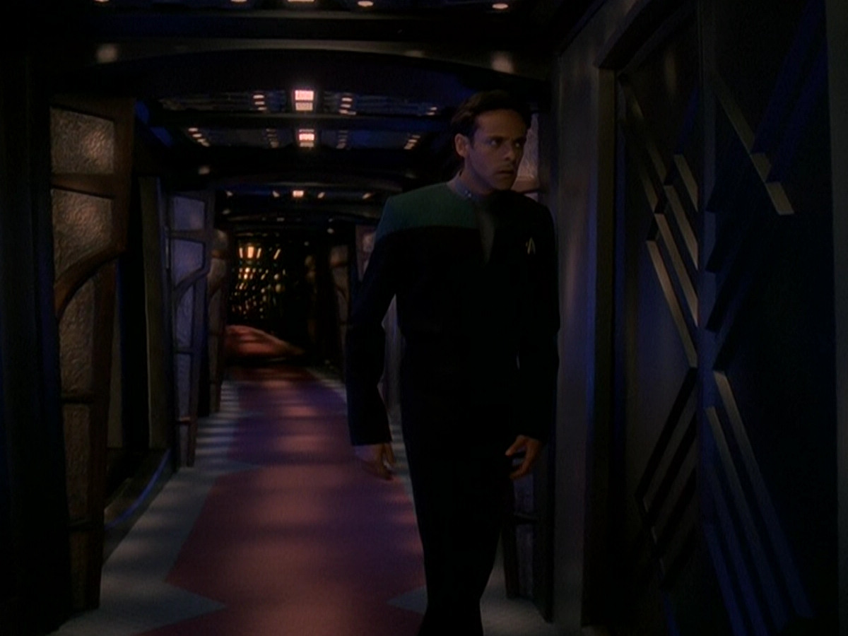 extant_StarTrek_DS9_5x03-LookingForparMachInAllTheWrongPlaces_00013.jpg