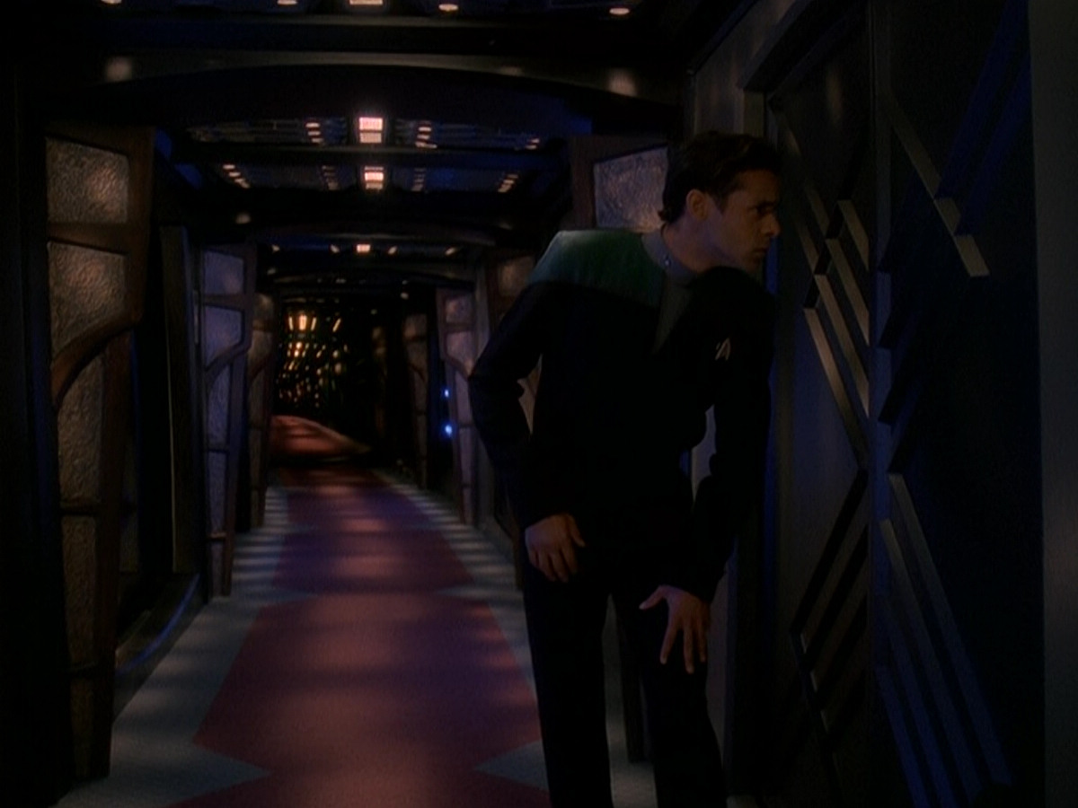extant_StarTrek_DS9_5x03-LookingForparMachInAllTheWrongPlaces_00019.jpg