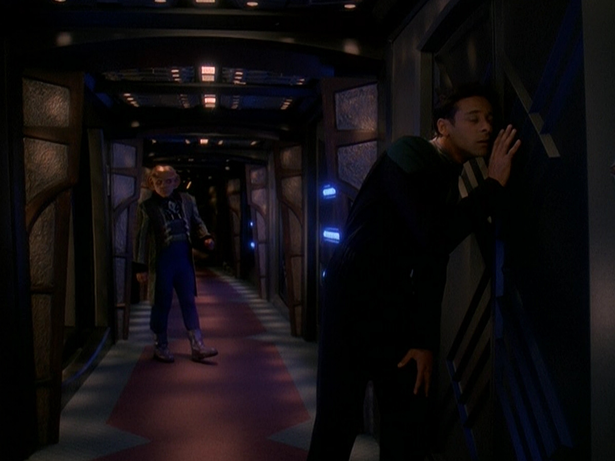 extant_StarTrek_DS9_5x03-LookingForparMachInAllTheWrongPlaces_00027.jpg