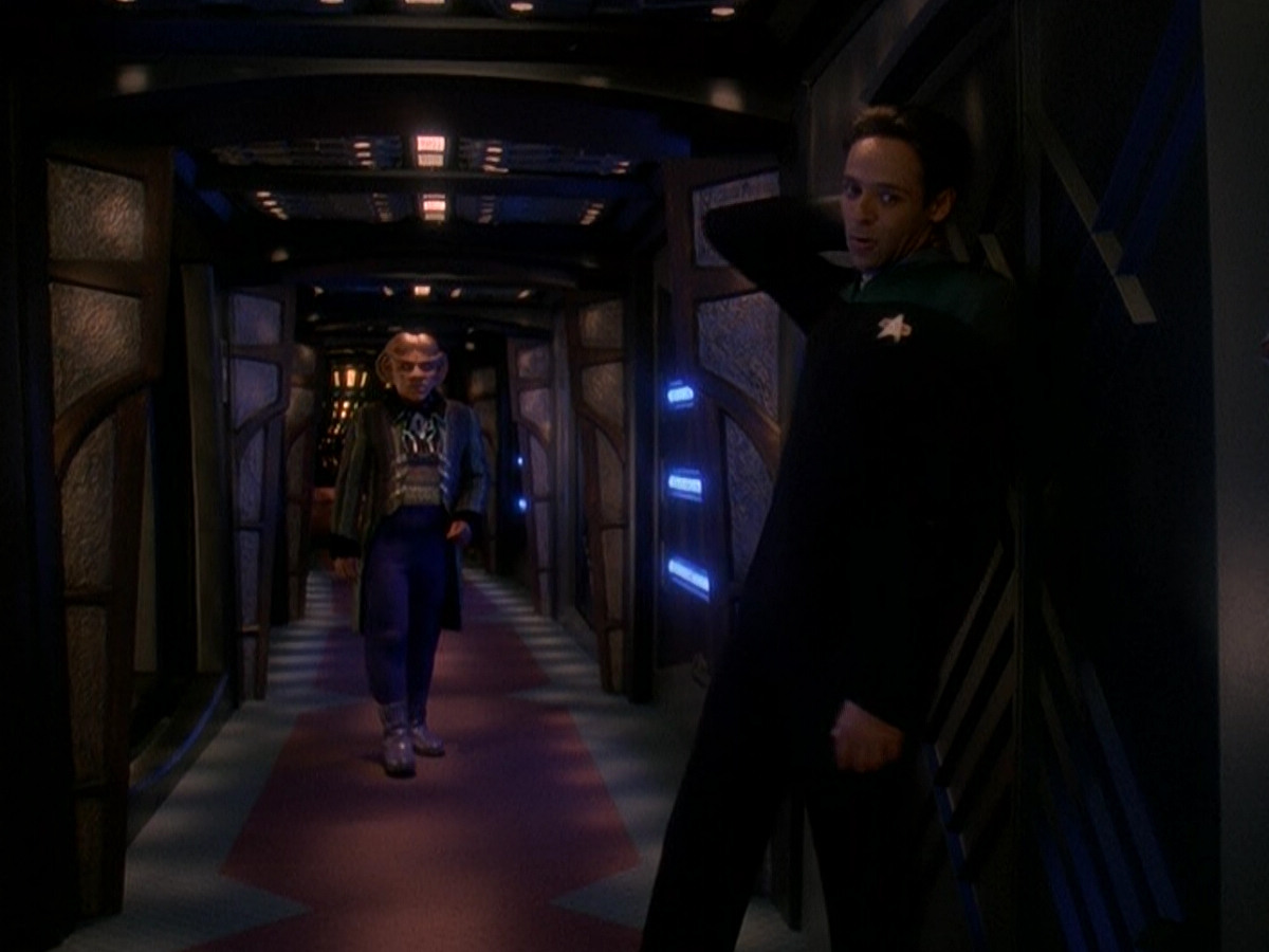 extant_StarTrek_DS9_5x03-LookingForparMachInAllTheWrongPlaces_00029.jpg