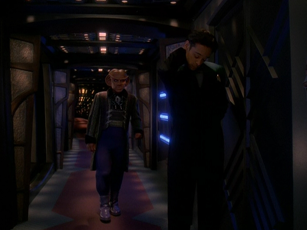 extant_StarTrek_DS9_5x03-LookingForparMachInAllTheWrongPlaces_00035.jpg