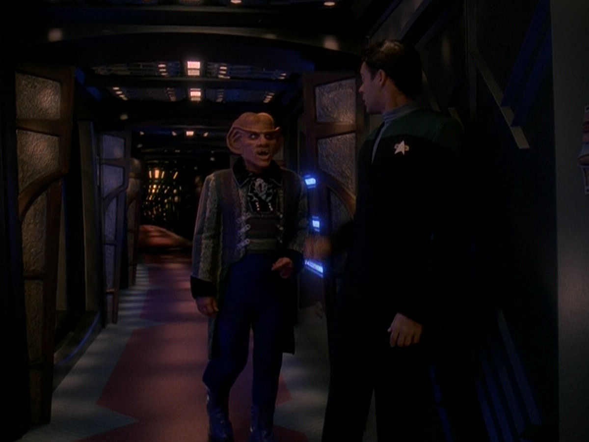 extant_StarTrek_DS9_5x03-LookingForparMachInAllTheWrongPlaces_00038.jpg