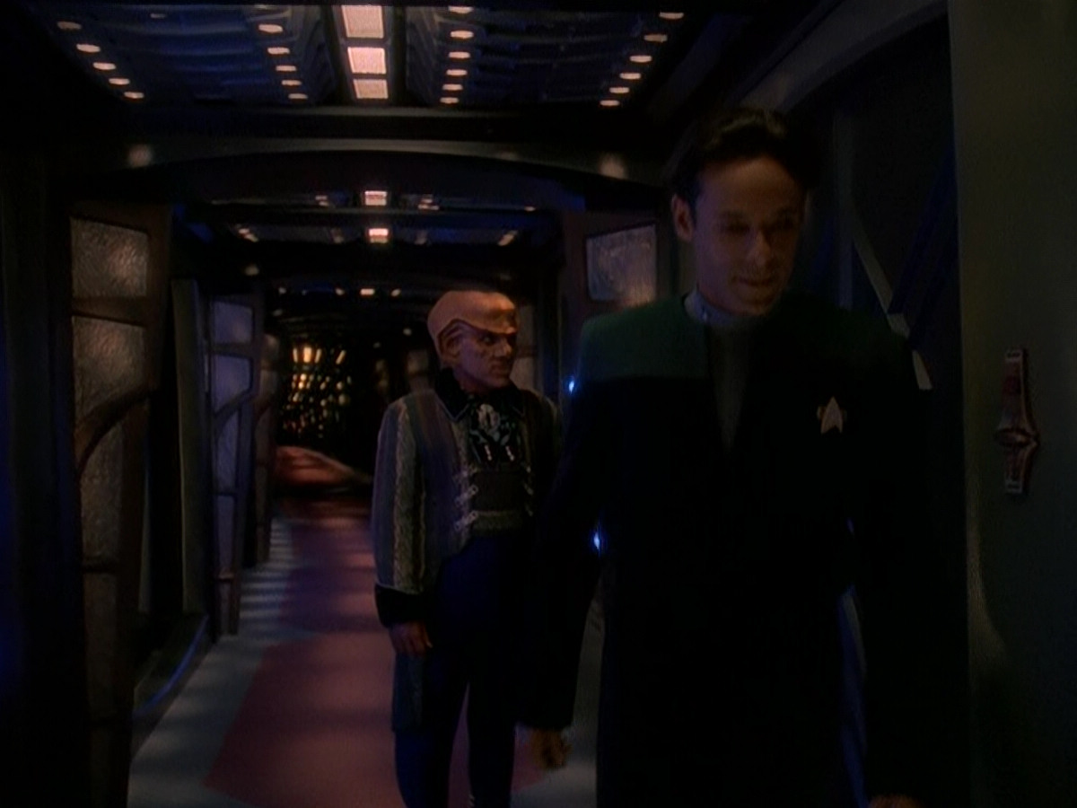 extant_StarTrek_DS9_5x03-LookingForparMachInAllTheWrongPlaces_00041.jpg
