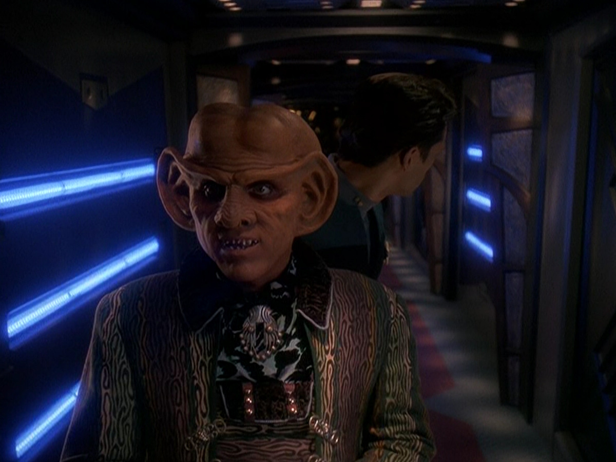 extant_StarTrek_DS9_5x03-LookingForparMachInAllTheWrongPlaces_00081.jpg