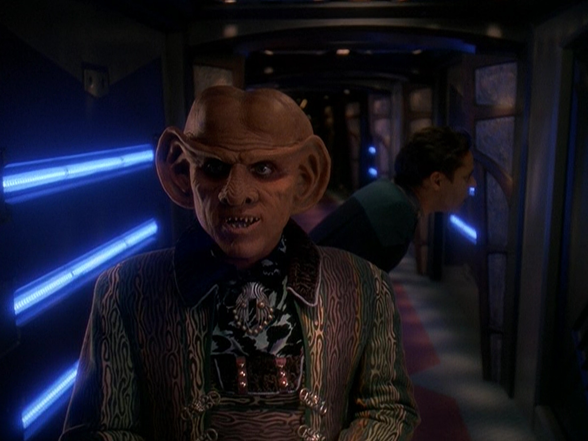 extant_StarTrek_DS9_5x03-LookingForparMachInAllTheWrongPlaces_00087.jpg