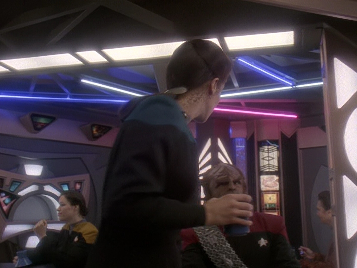 extant_StarTrek_DS9_5x03-LookingForparMachInAllTheWrongPlaces_00153.jpg