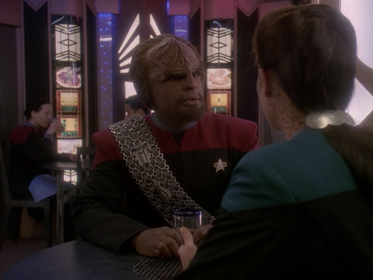 extant_StarTrek_DS9_5x03-LookingForparMachInAllTheWrongPlaces_00169.jpg