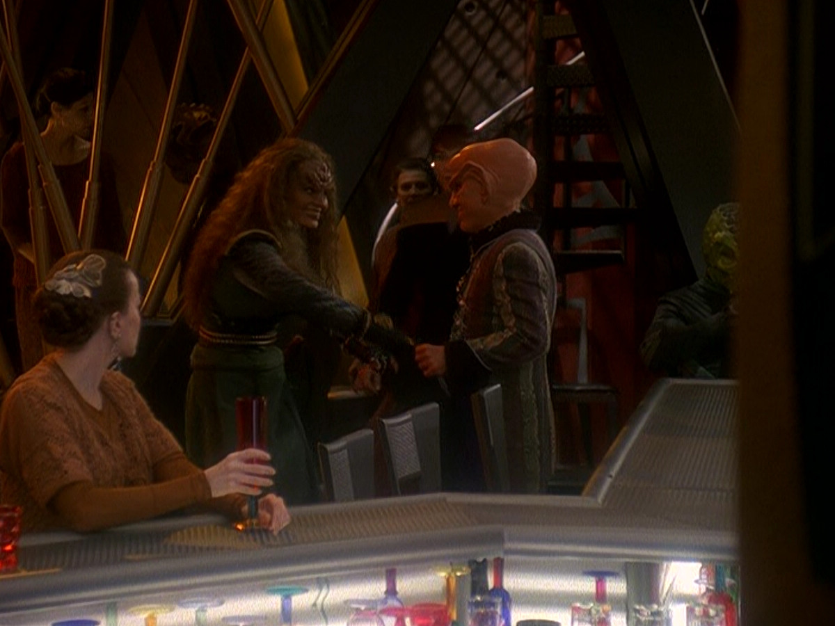 extant_StarTrek_DS9_5x03-LookingForparMachInAllTheWrongPlaces_00302.jpg