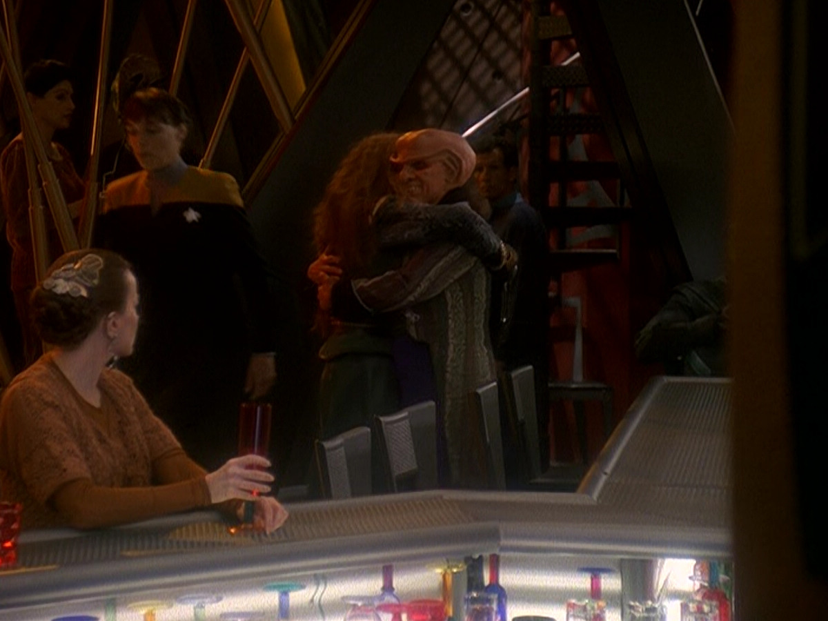 extant_StarTrek_DS9_5x03-LookingForparMachInAllTheWrongPlaces_00304.jpg