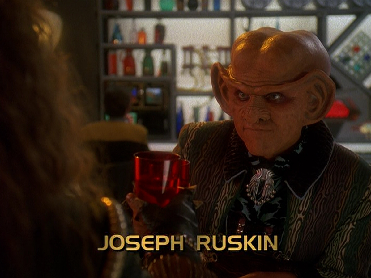extant_StarTrek_DS9_5x03-LookingForparMachInAllTheWrongPlaces_00530.jpg