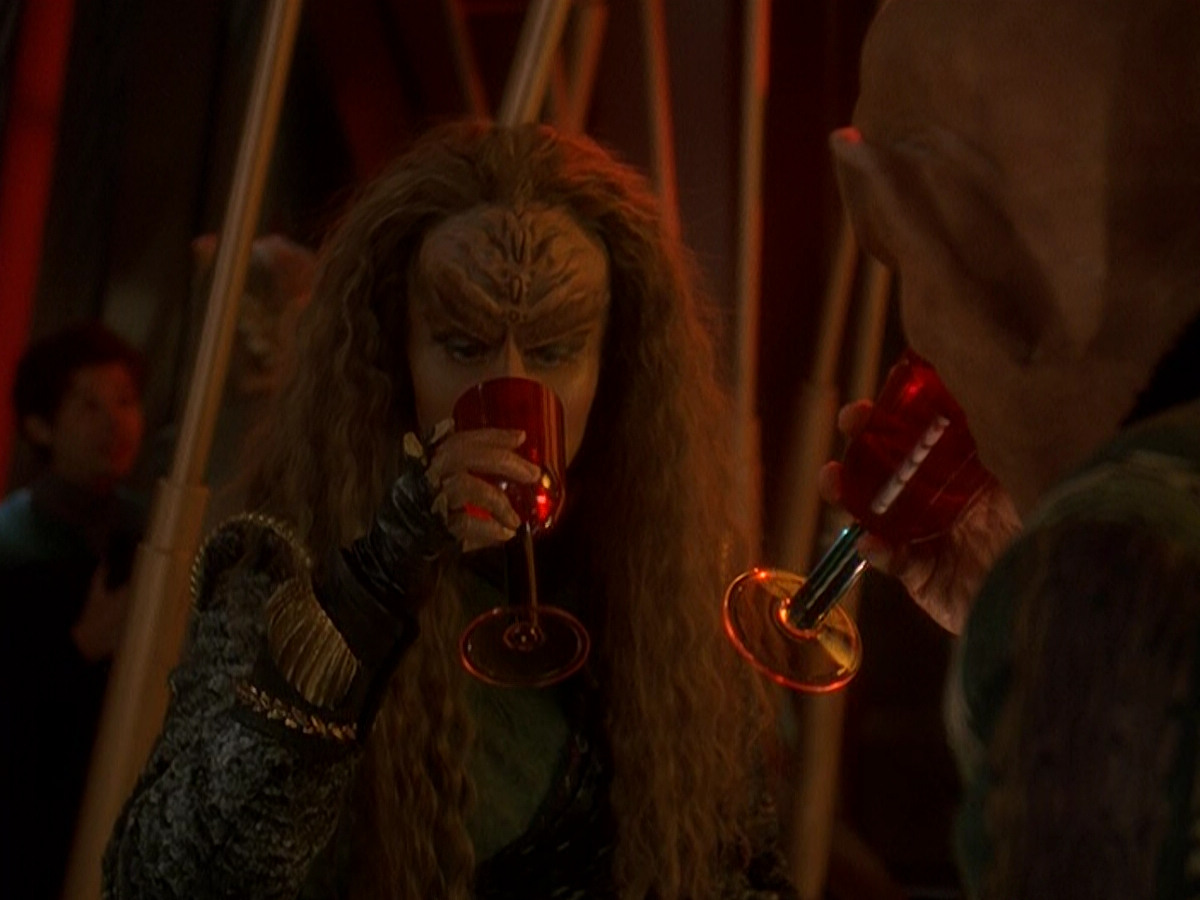 extant_StarTrek_DS9_5x03-LookingForparMachInAllTheWrongPlaces_00542.jpg