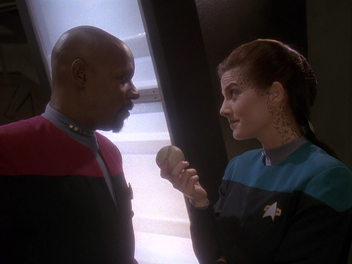 extant_StarTrek_DS9_5x03-LookingForparMachInAllTheWrongPlaces_00764.jpg